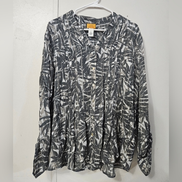 Ruby Rd. Gray Leaf Print Button Down Blouse! - Picture 1 of 4